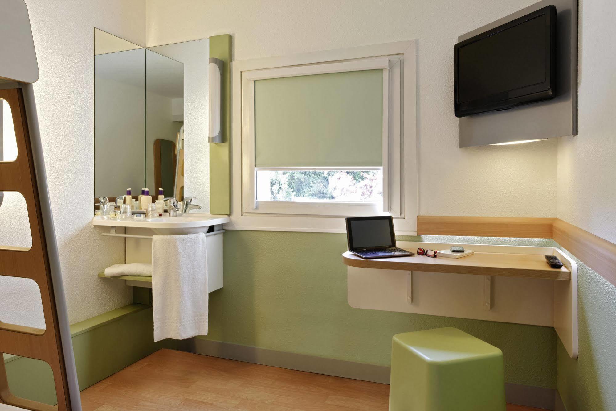 Ibis Budget Aix En Provence Est Le Canet Meyreuil Esterno foto